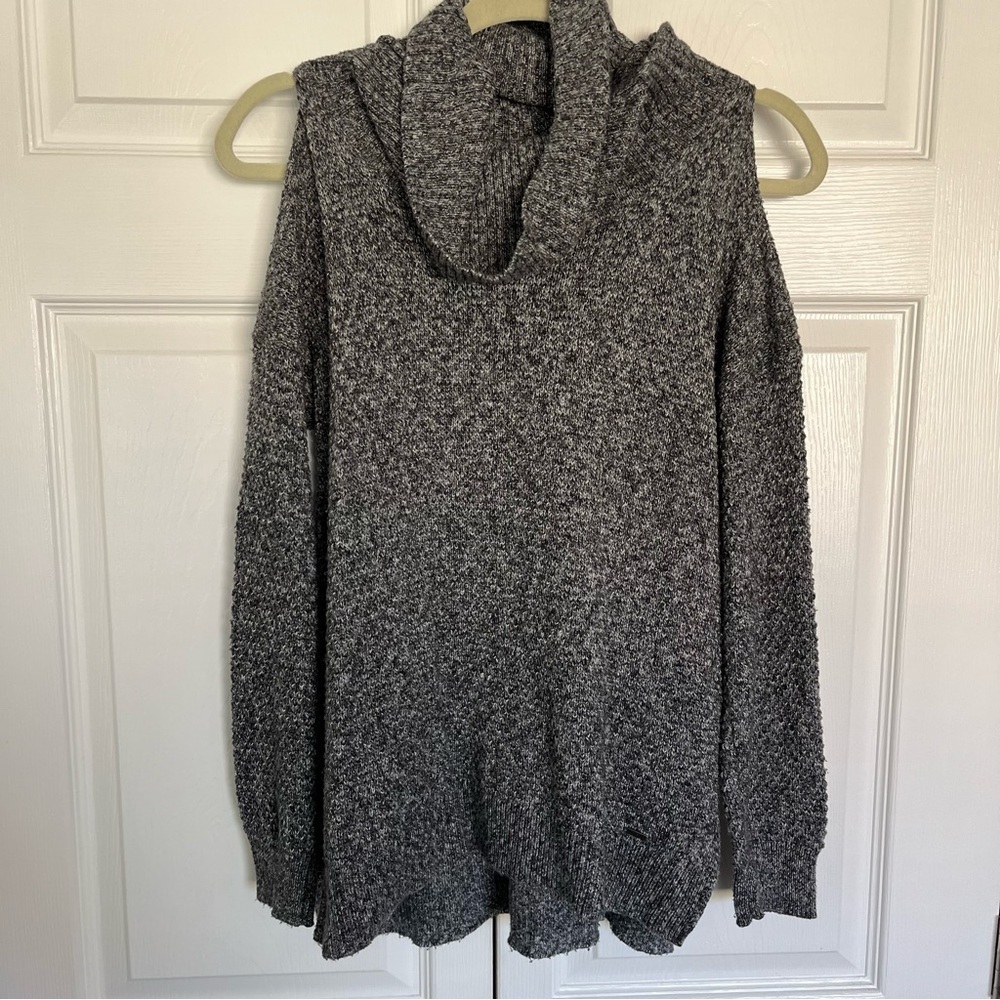 Hollister Grey Heather Cold Shoulder Turtleneck Sweater Size S